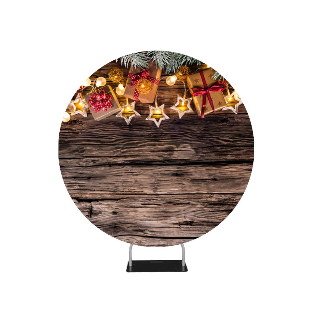 Weihnachtshölzerner Hintergrund mit Dekorationen und Geschenkboxen Kreishintergrundständer
